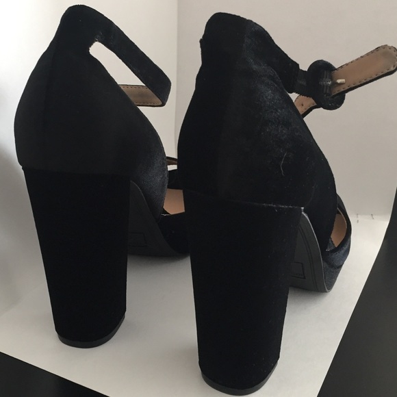 Nine West Platform Peep Toe Pump - size 9 - Picture 3 of 8